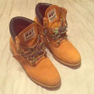 Bape Timberlands(undefeated) authentic